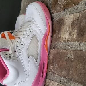 Youth White and Pink Retro 5 Jordan Sneakers